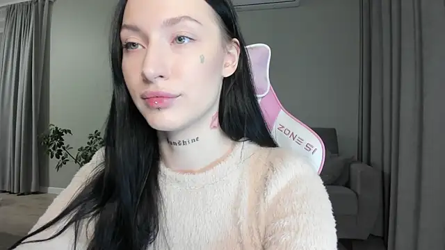 Snapshot of JenniferQueen11 chatting on October 17, 2025, 12:07 pm JenniferQueen11 online show from October 17, 2025, 12:07 pm