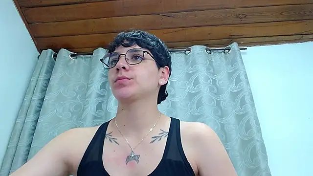 Snapshot of bad_giirl_ chatting on October 17, 2025, 6:32 pm bad giirl online show from October 17, 2025, 6:32 pm