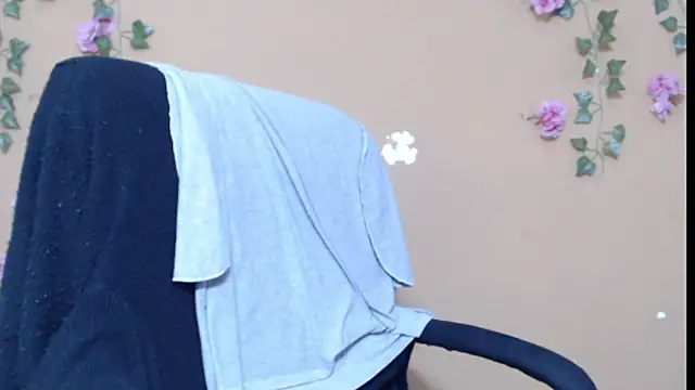 Snapshot of Hellensextits chatting on December 24, 2024, 4:30 pm Hellensextits online show from December 24, 2024, 4:30 pm