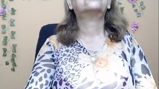 Snapshot of Hellensextits chatting on January 12, 2025, 10:45 am Hellensextits online show from January 12, 2025, 10:45 am