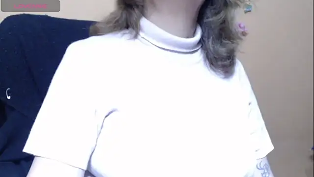 Snapshot of Hellensextits chatting on March 15, 2025, 5:52 am Hellensextits online show from March 15, 2025, 5:52 am