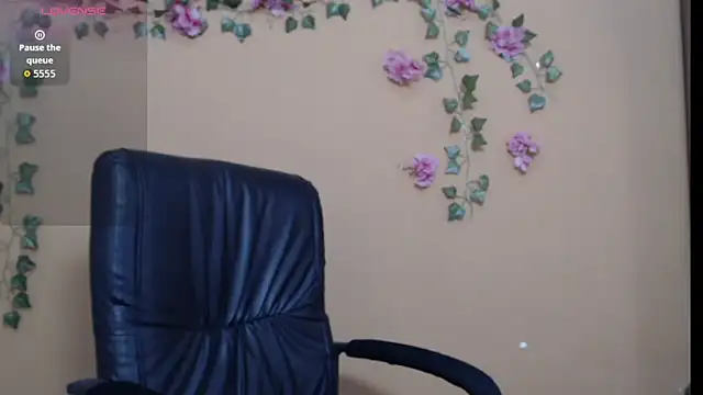 Snapshot of Hellensextits chatting on September 25, 2025, 12:00 pm Hellensextits online show from September 25, 2025, 12:00 pm