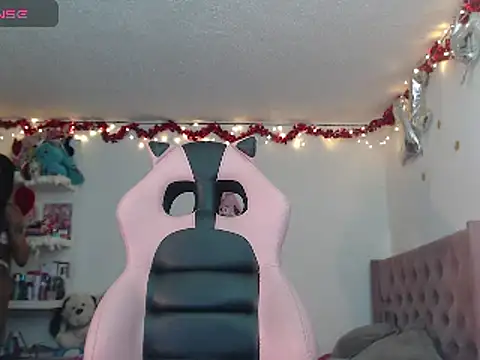 Snapshot of Harmonie_brown chatting on February 22, 2025, 3:56 am Harmonie brown online show from February 22, 2025, 3:56 am