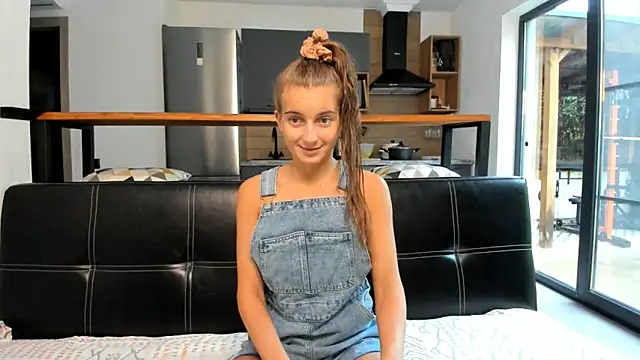 Snapshot of ElizSweet chatting on October 12, 2025, 11:33 am ElizSweet online show from October 12, 2025, 11:33 am