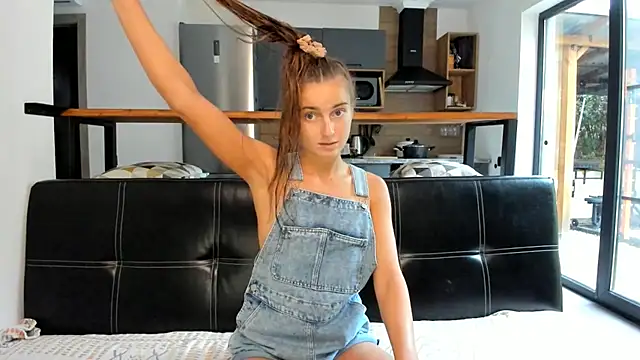 Snapshot of ElizSweet chatting on November 14, 2025, 8:40 am ElizSweet online show from November 14, 2025, 8:40 am