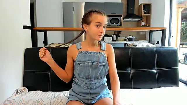 Snapshot of ElizSweet chatting on October 10, 2025, 9:43 am ElizSweet online show from October 10, 2025, 9:43 am