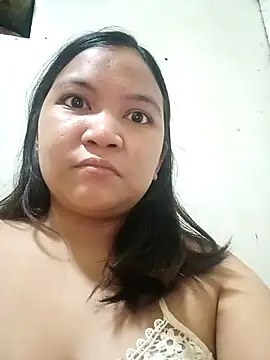 milkytitsmom4u online show from April 7, 2026, 7:04 pm