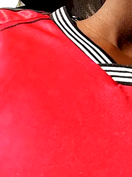 Petite li online show from March 12, 2026, 6:17 am