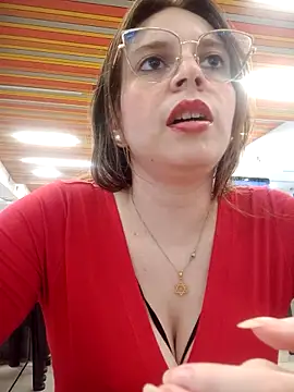 lorenitabella online show from April 29, 2026, 9:21 pm