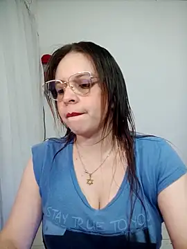 lorenitabella online show from May 4, 2026, 5:11 am