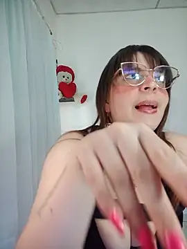 lorenitabella online show from July 7, 2026, 8:34 pm