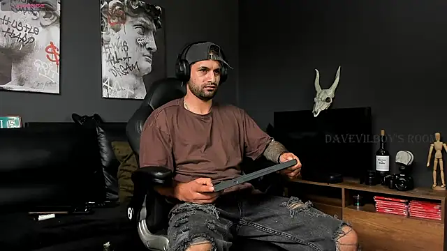 Davevilboy online show from December 4, 2024, 4:21 pm