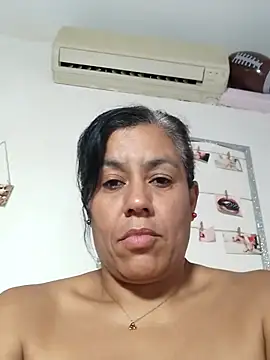 Snapshot of Molly_newman6 chatting on June 15, 2026, 12:01 am Molly newman6 online show from June 15, 2026, 12:01 am