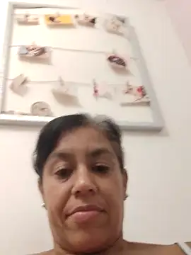 Snapshot of Molly_newman6 chatting on August 3, 2026, 12:30 am Molly newman6 online show from August 3, 2026, 12:30 am
