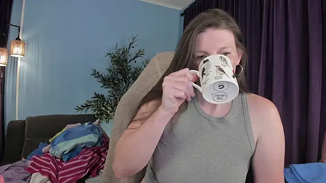 Kelly Carolina online show from April 22, 2026, 11:39 am