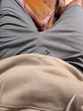 Snapshot of MrandMrsHaze chatting on November 16, 2025, 5:12 am MrandMrsHaze online show from November 16, 2025, 5:12 am