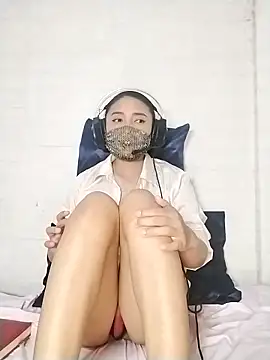 Snapshot of _Shimmerlyn_ chatting on March 1, 2025, 8:42 pm Shimmerlyn online show from March 1, 2025, 8:42 pm