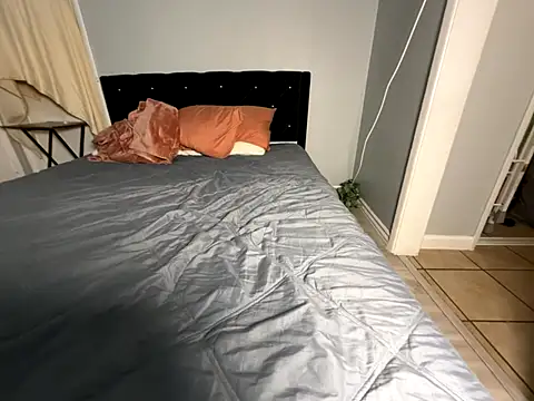 Snapshot of linalooove chatting on November 2, 2025, 4:06 am linalooove online show from November 2, 2025, 4:06 am