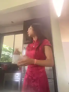 Snapshot of Karmakuro chatting on October 29, 2025, 8:19 pm Karmakuro online show from October 29, 2025, 8:19 pm