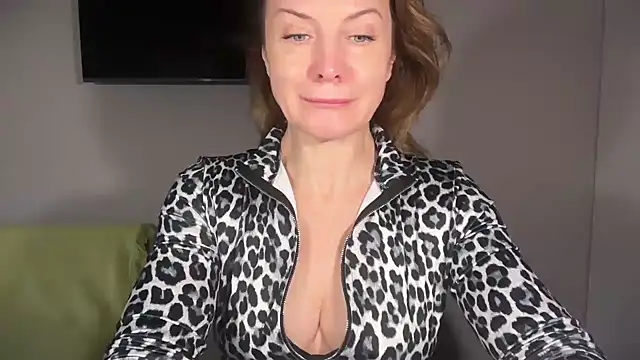 RachellAmazing online show from December 4, 2025, 1:43 pm