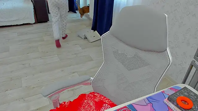 c arina x online show from October 1, 2025, 11:14 am