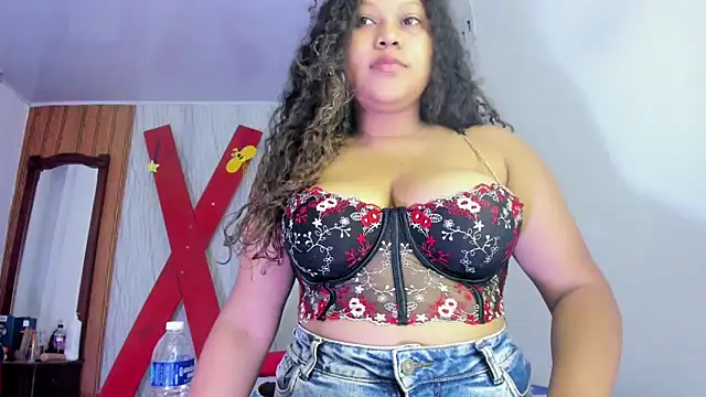 Lunastar02 online show from April 26, 2026, 1:52 pm