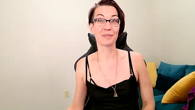 Snapshot of EveEnigma chatting on February 25, 2025, 5:08 pm EveEnigma online show from February 25, 2025, 5:08 pm