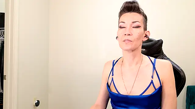 Snapshot of EveEnigma chatting on February 6, 2025, 6:02 pm EveEnigma online show from February 6, 2025, 6:02 pm