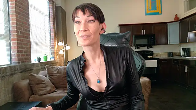 Snapshot of EveEnigma chatting on December 18, 2025, 8:45 pm EveEnigma online show from December 18, 2025, 8:45 pm