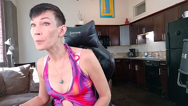 Snapshot of EveEnigma chatting on September 12, 2025, 6:40 pm EveEnigma online show from September 12, 2025, 6:40 pm