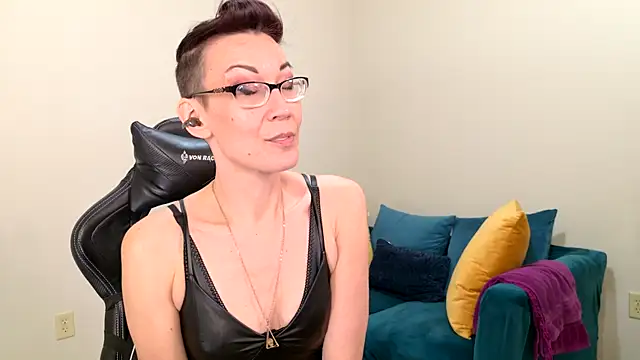 Snapshot of EveEnigma chatting on February 20, 2025, 5:30 pm EveEnigma online show from February 20, 2025, 5:30 pm