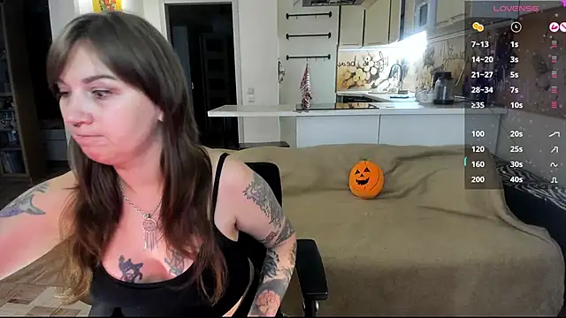 Snapshot of StacyTigerr chatting on October 30, 2025, 9:18 am StacyTigerr online show from October 30, 2025, 9:18 am