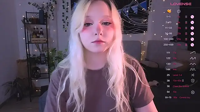 Snapshot of IrmaBell chatting on November 11, 2025, 10:04 pm IrmaBell online show from November 11, 2025, 10:04 pm