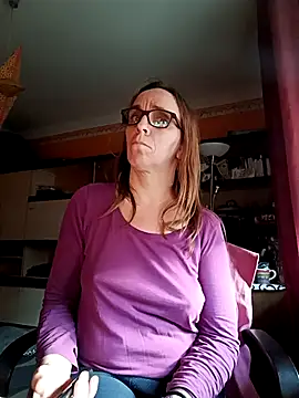 Snapshot of Dettybitch40 chatting on November 3, 2025, 2:53 pm Dettybitch40 online show from November 3, 2025, 2:53 pm