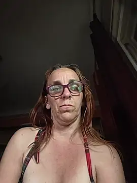 Dettybitch40 online show from May 9, 2026, 6:33 pm