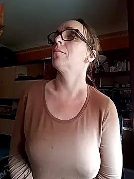 Snapshot of Dettybitch40 chatting on October 12, 2025, 10:49 am Dettybitch40 online show from October 12, 2025, 10:49 am