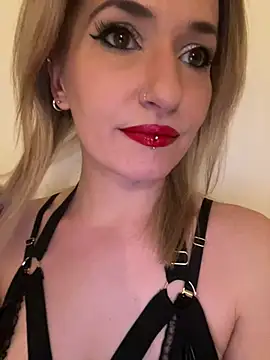 Snapshot of GangBangKitty chatting on February 16, 2025, 6:21 pm GangBangKitty online show from February 16, 2025, 6:21 pm