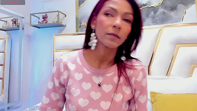 Snapshot of HannaPetit chatting on November 15, 2025, 6:56 pm HannaPetit online show from November 15, 2025, 6:56 pm