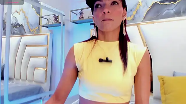 Snapshot of HannaPetit chatting on February 19, 2026, 7:00 pm HannaPetit online show from February 19, 2026, 7:00 pm