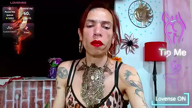 Snapshot of VanessaWolf chatting on August 3, 2026, 6:25 pm VanessaWolf online show from August 3, 2026, 6:25 pm