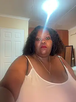 Snapshot of Michyboldy chatting on February 14, 2026, 12:11 am Michyboldy online show from February 14, 2026, 12:11 am