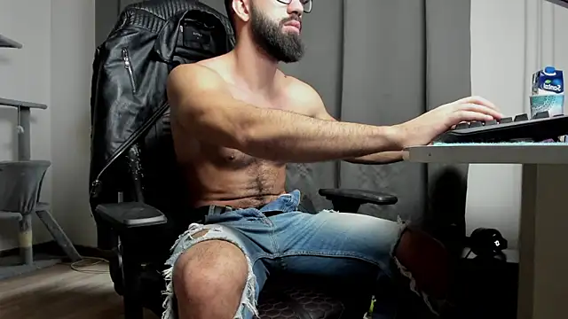 Snapshot of liamaesthetic chatting on February 4, 2025, 7:29 am liamaesthetic online show from February 4, 2025, 7:29 am