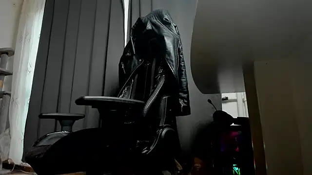 liamaesthetic online show from November 15, 2025, 8:29 am