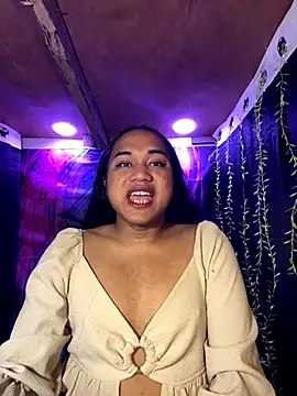 Snapshot of bettina_love chatting on November 18, 2025, 4:49 am bettina love online show from November 18, 2025, 4:49 am