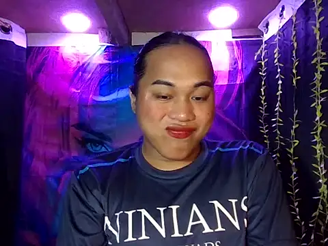 Snapshot of bettina_love chatting on November 20, 2025, 10:20 pm bettina love online show from November 20, 2025, 10:20 pm