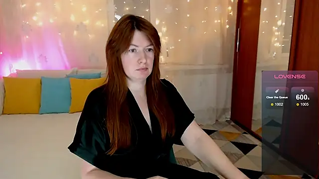 Snapshot of Kira_land chatting on January 7, 2025, 7:38 pm Kira land online show from January 7, 2025, 7:38 pm