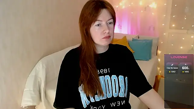 Snapshot of Kira_land chatting on December 28, 2024, 4:30 pm Kira land online show from December 28, 2024, 4:30 pm