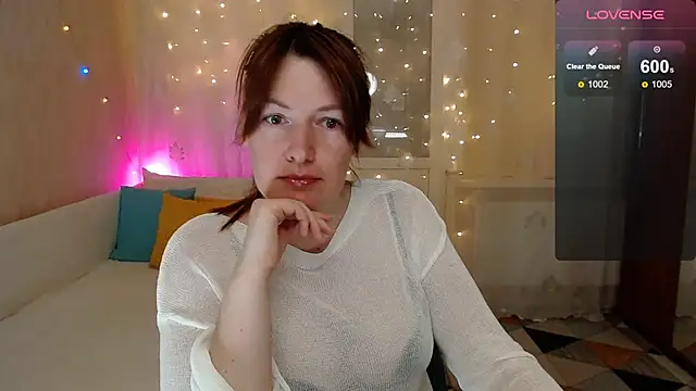 Snapshot of Kira_land chatting on January 14, 2025, 6:07 pm Kira land online show from January 14, 2025, 6:07 pm