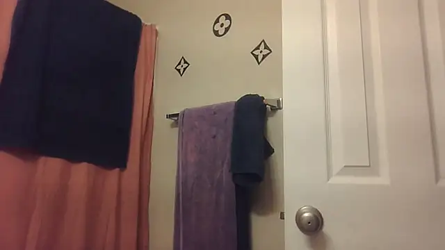 bootiebby online show from November 30, 2025, 7:42 am