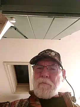 Snapshot of CDforU chatting on October 28, 2025, 8:57 am CDforU online show from October 28, 2025, 8:57 am